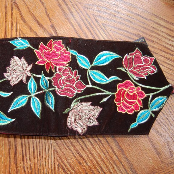 Floral Embroidered Women's Belt - Picture 5 of 5